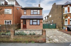 Trinity Lane, EN8 7EW